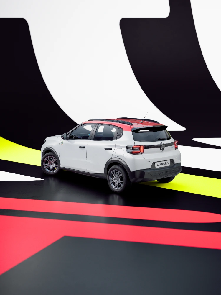 Achterzijde 3/4-aanzicht Citroën ë‑C3 TONIC limited edition elektrische stadsauto met uitgesproken graphics en compacte vormgeving