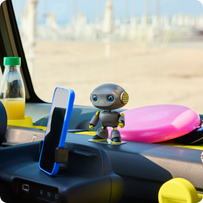 Dashboard van de Citroën Ami met slimme opbergruimte en een compacte cabine voor betaalbare stedelijke mobiliteit.