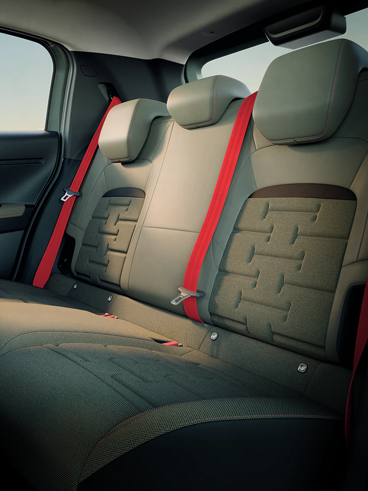 Rear seat view Citroën ëC3 Outdoor shows Advanced Comfort seating, spacious compact SUV for family travel