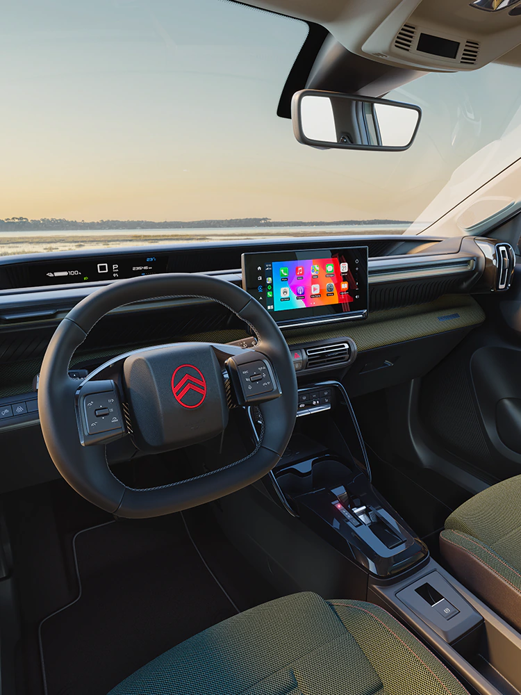 Driver view Citroën ëC3 Outdoor dashboard with touchscreen shows Advanced Comfort connectivity for compact SUV journeys