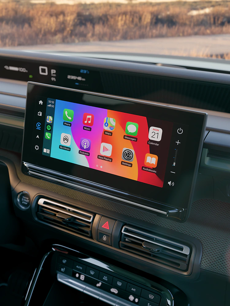 Close-up dashboard view Citroën ëC3 Outdoor touchscreen shows Advanced Comfort connectivity for compact SUV travel