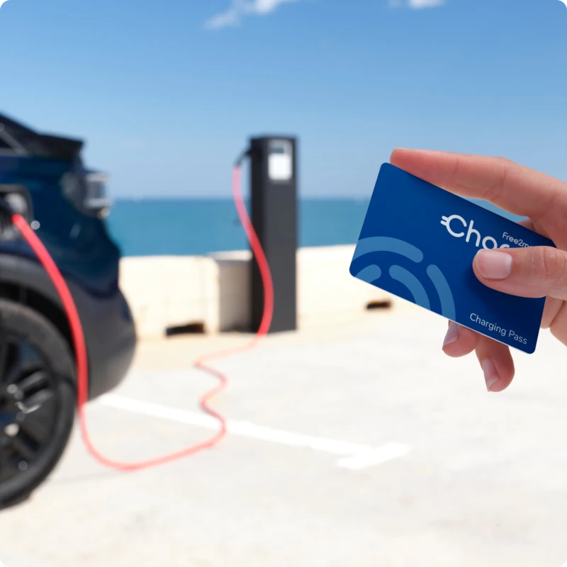 Aanblik van een laadpas bij de Citroën ë‑C3 elektrische SUV met eenvoudige toegang tot openbaar laden voor gemakkelijke en betaalbare mobiliteit.