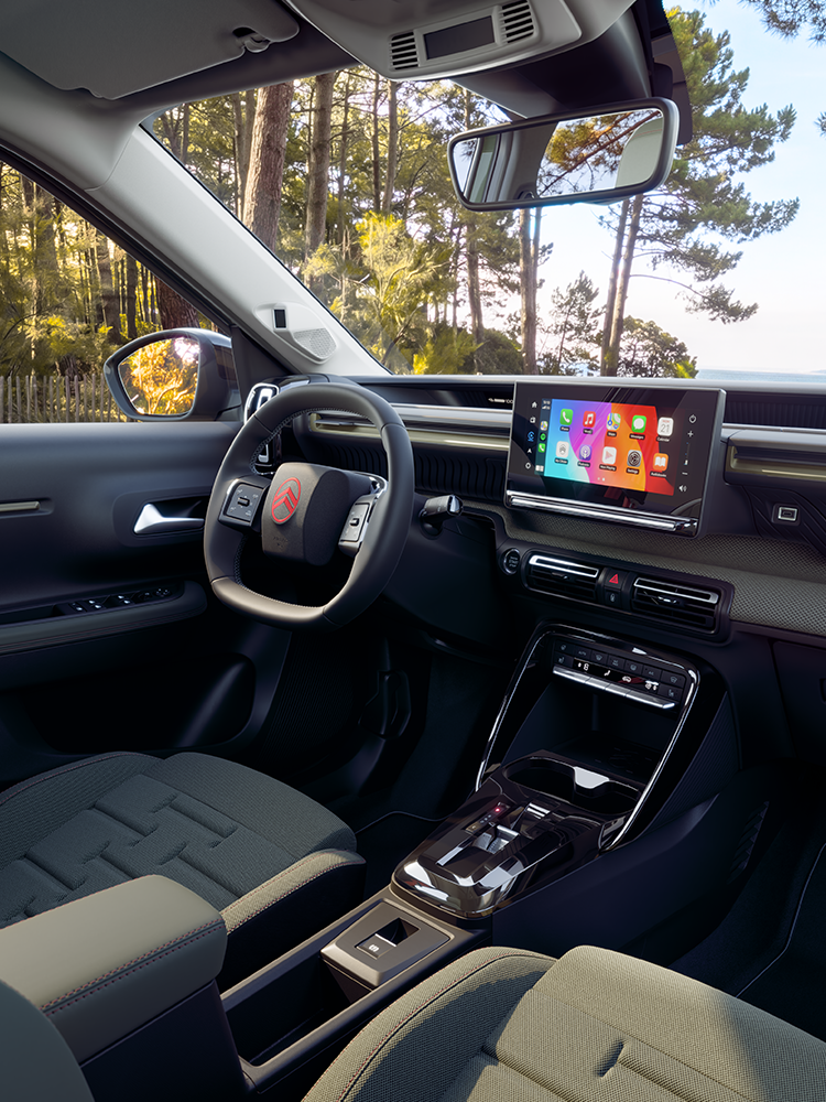 Close-up dashboard view Citroën C3 Aircross shows touchscreen infotainment, Apple CarPlay, family SUV connectivity