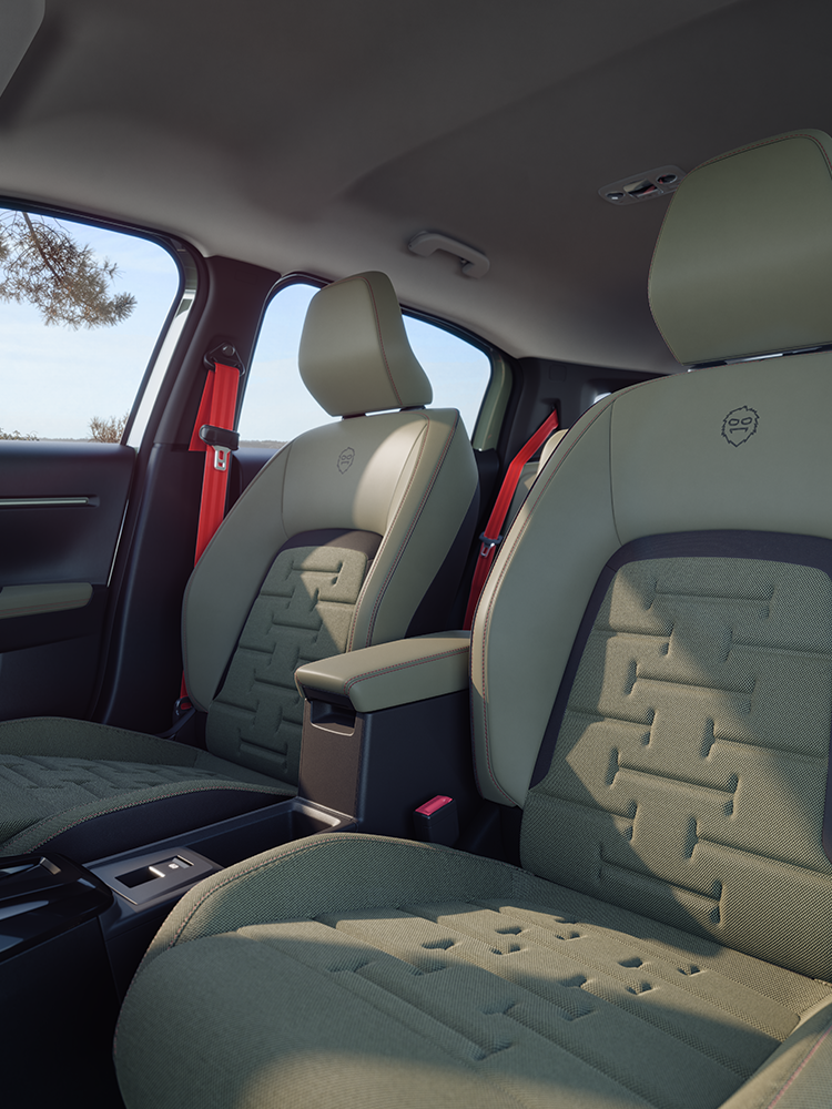 Rear seat view Citroën C3 Aircross shows Advanced Comfort seats, spacious cabin for family SUV passengers