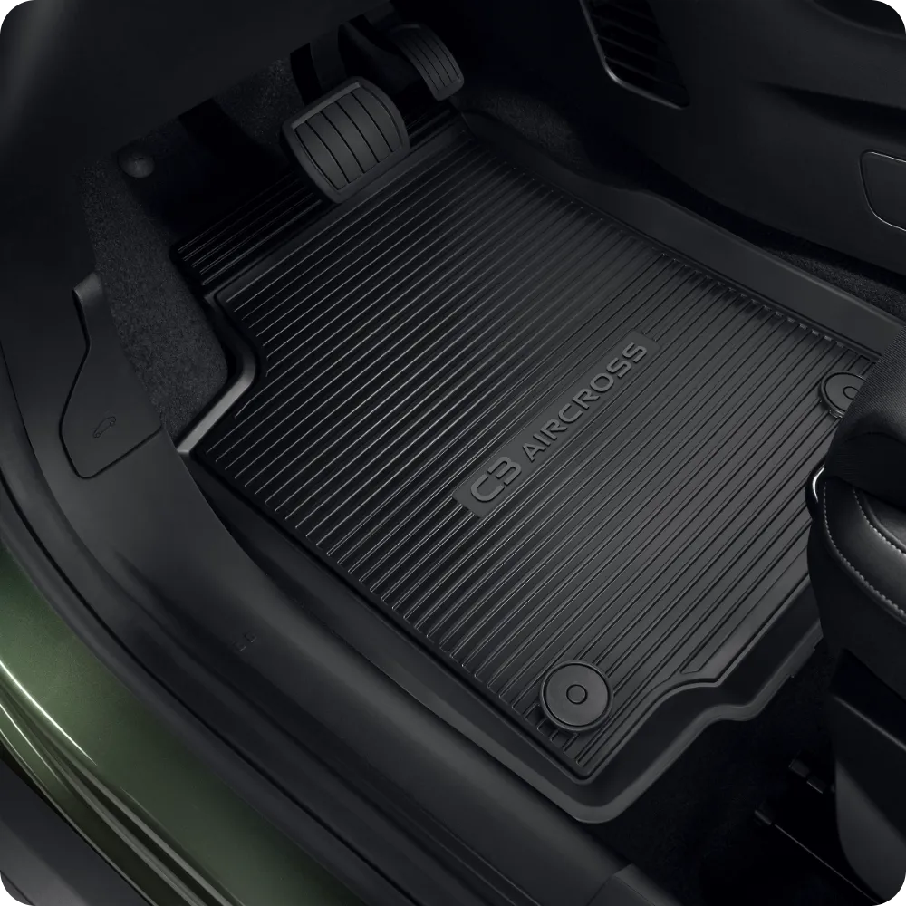 Close‑up van het interieur van de Citroën ë‑C3 Aircross met all‑weather matten voor duurzame, beschermende en betaalbare vloerbedekking.