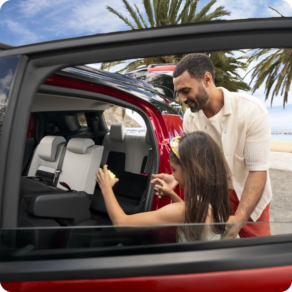 Interieuraanzicht achterin van de Citroën C3 Aircross SUV met lounge‑achtige zitplaatsen voor ontspannen, ruime en betaalbare mobiliteit.