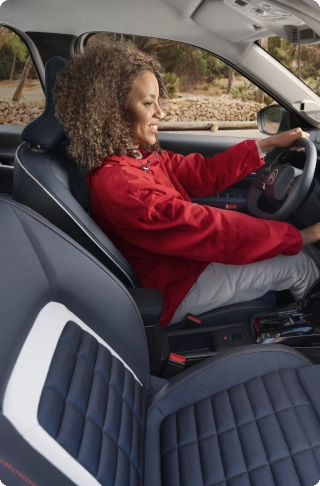 Interieuraanzicht voorin van de Citroën C3 Aircross SUV, met comfortabele zitplaatsen voor ontspannen lange ritten en betaalbare dagelijkse mobiliteit.