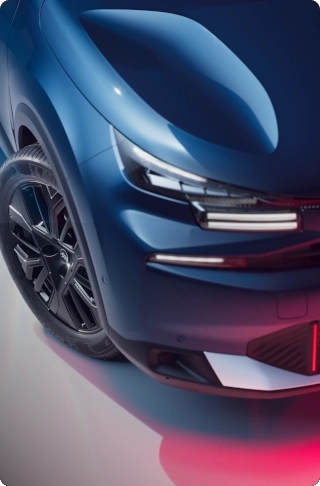 Detailaanzicht van de voorzijde van de Citroën C4, met krachtig dynamisch design, veiligheid, comfort en efficiëntie voor een premium stedelijke uitstraling.