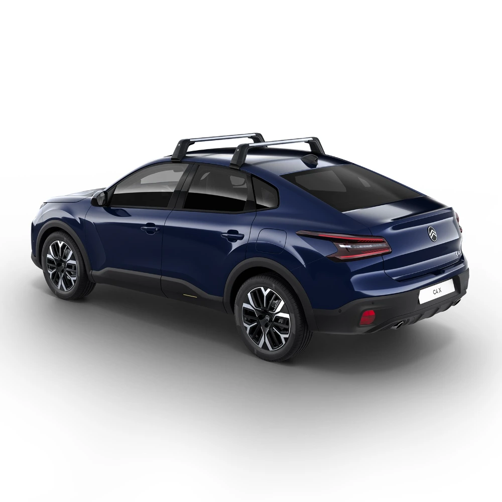 Citroën C4 X uitgerust met dakrails voor het vervoeren van extra bagage en accessoires.