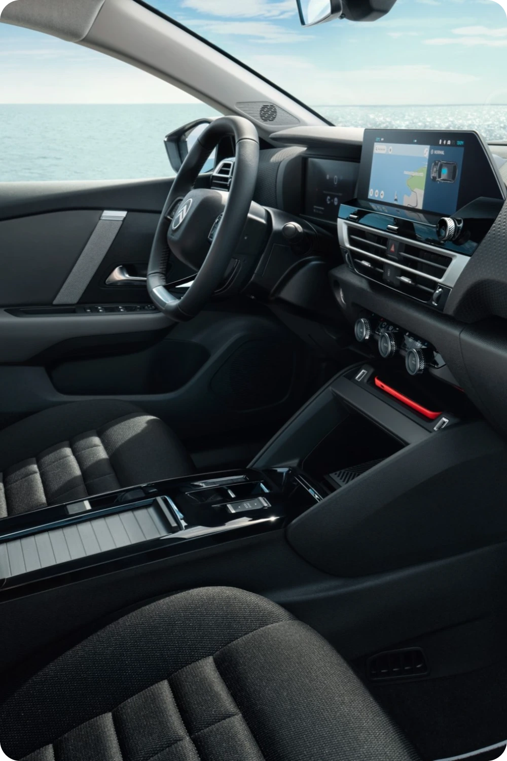 Interieuraanzicht voorin van de Citroën C4 X met dashboard, touchscreen en premium uitrusting.