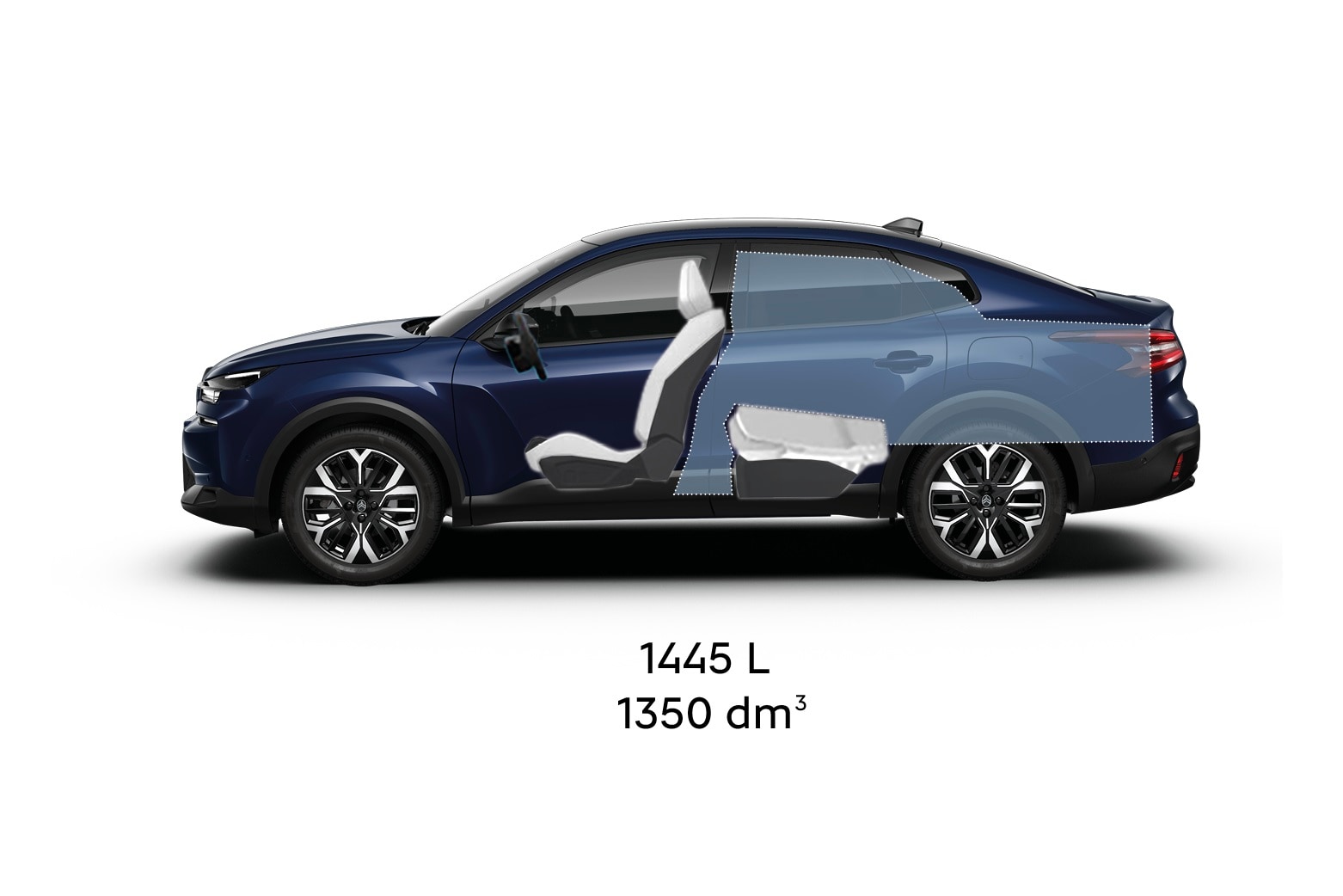 Afbeelding waarop de Citroën ë‑C4 X vanuit verschillende hoeken te zien is, met aangegeven buiten- en binnenafmetingen