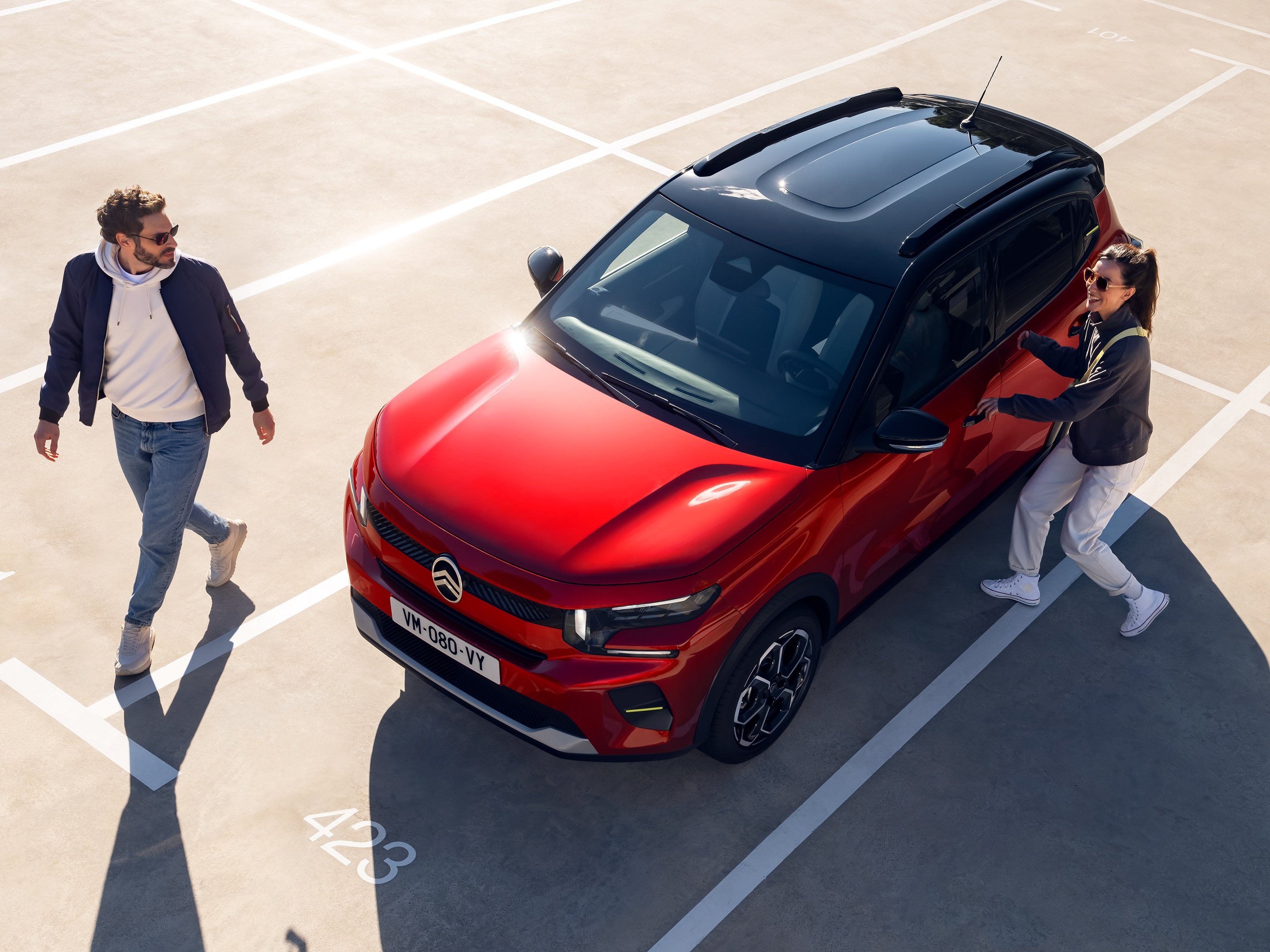 Cockpitaanzicht van de Citroën C3 SUV met modern dashboarddesign voor intuïtief, comfortabel en betaalbaar stadsrijden.