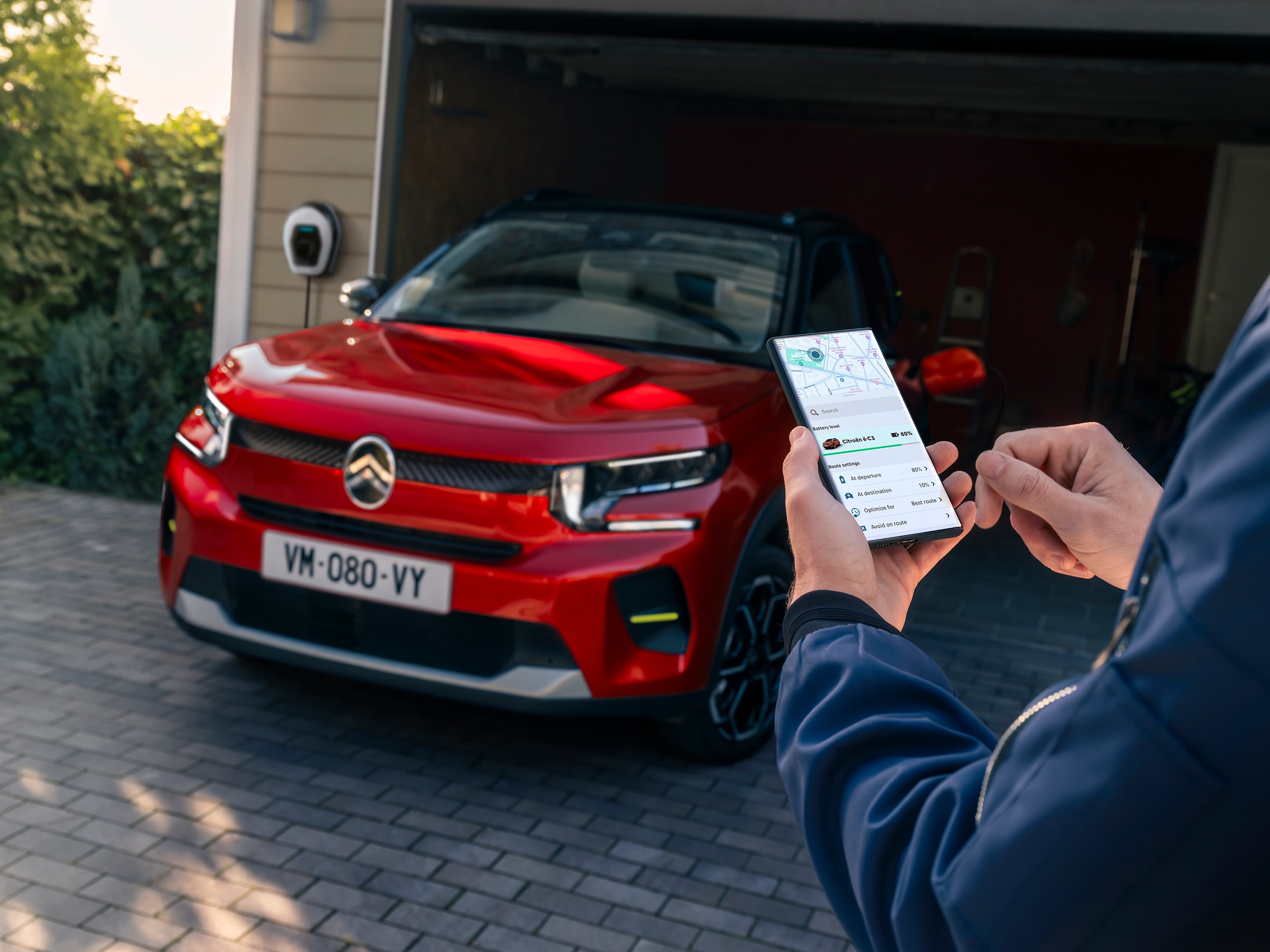Laden van de Citroën C3 SUV met app‑bediening voor slimmere, gemakkelijke en betaalbare dagelijkse mobiliteit.