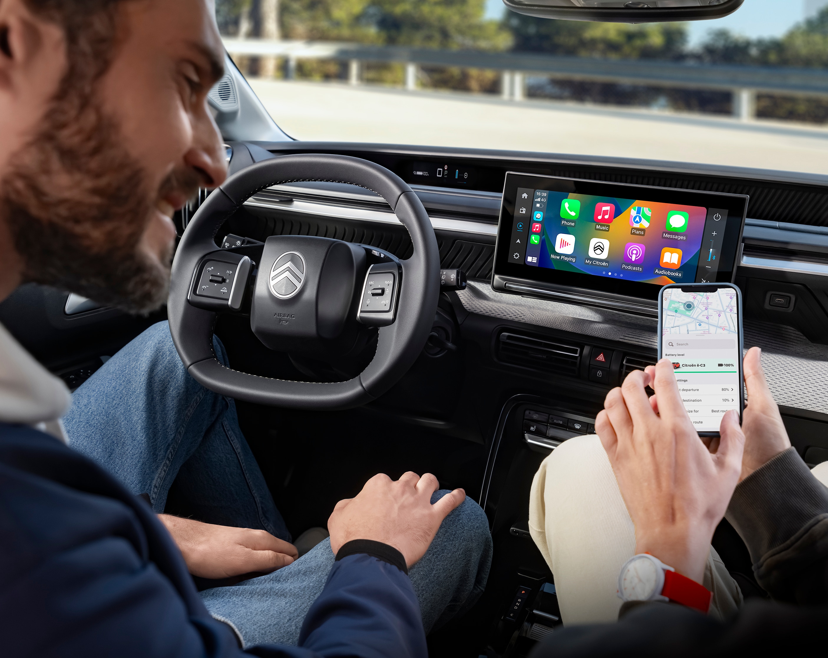 ë-C3 Interieuraanzicht van de Citroën C3 SUV met verbonden infotainment voor intuïtieve, comfortabele en betaalbare dagelijkse stedelijke mobiliteit.