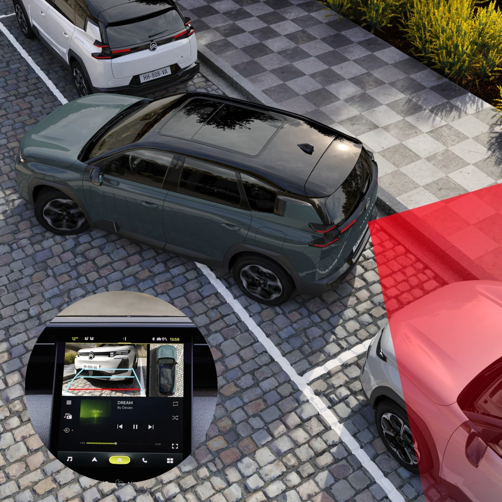 Driekwart achteraanzicht van de C5 Aircross met 180°‑achteruitrijcamera voor beter zicht, veiligheid, technologie en parkeerzekerheid.