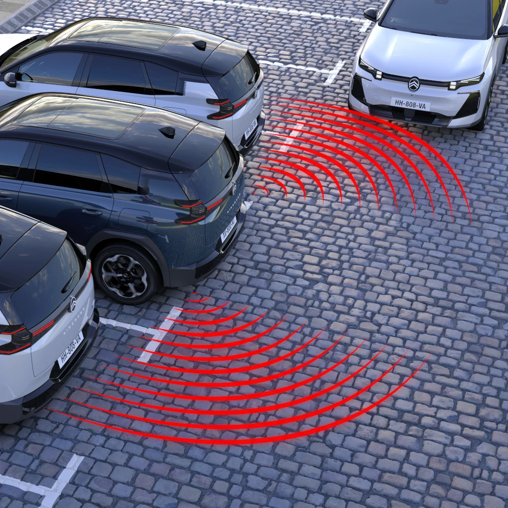 Achteraanzicht van de C5 Aircross met Rear Cross Traffic Alert voor verbeterd zicht, veiligheid, technologie en premium achteruitrijassistentie.