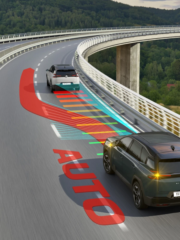 Driekwart achteraanzicht van de C5 Aircross met Drive Assist 2.0 voor extra veiligheid, technologie en zelfverzekerd semi‑autonoom rijden.