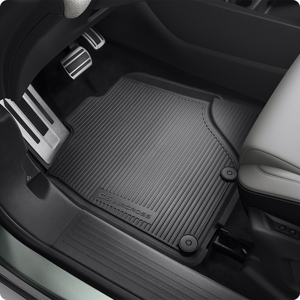 All‑weather vloermatten van de ë‑C5 Aircross die duurzame bescherming bieden tegen vuil, vocht en dagelijkse slijtage.