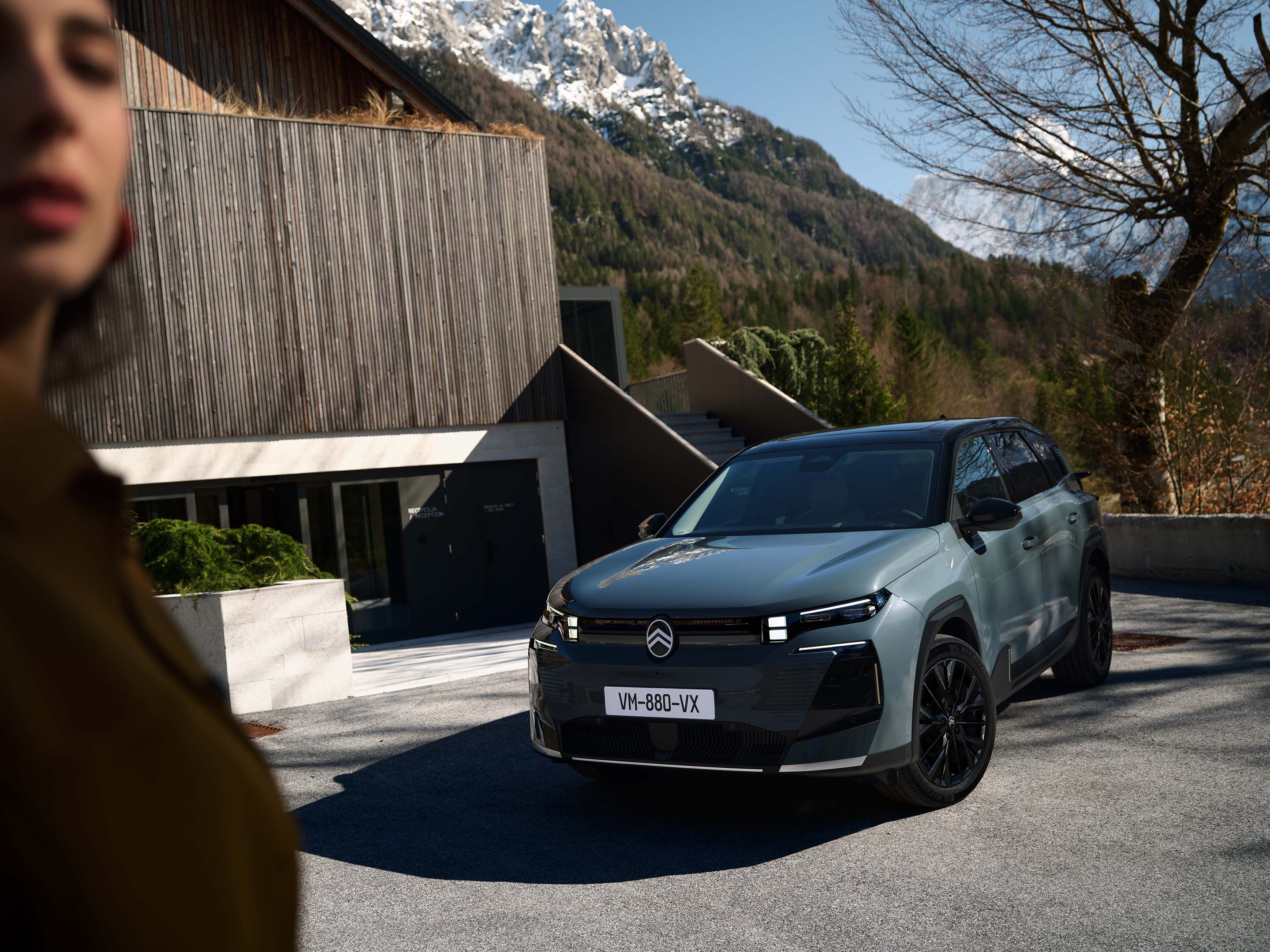 Vooraanzicht van de C5 Aircross met veiligheid, efficiëntie, technologie en design voor een premium dagelijkse ervaring.