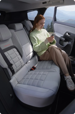 Interieuraanzicht achterin van de ë‑C5 Aircross met XL‑ruimte, comfort, welzijn en premium zitdesign.