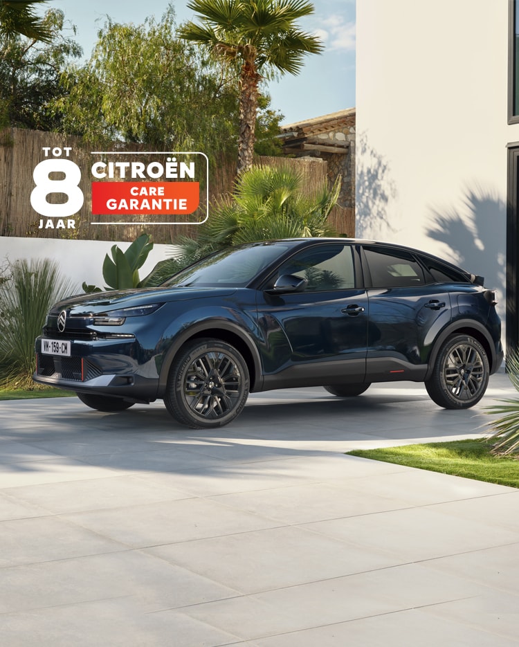 ë-C4 op een weg geparkeerd